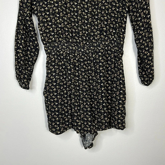 American Eagle Floral Romper - Medium - EUC - Picture 7 of 9
